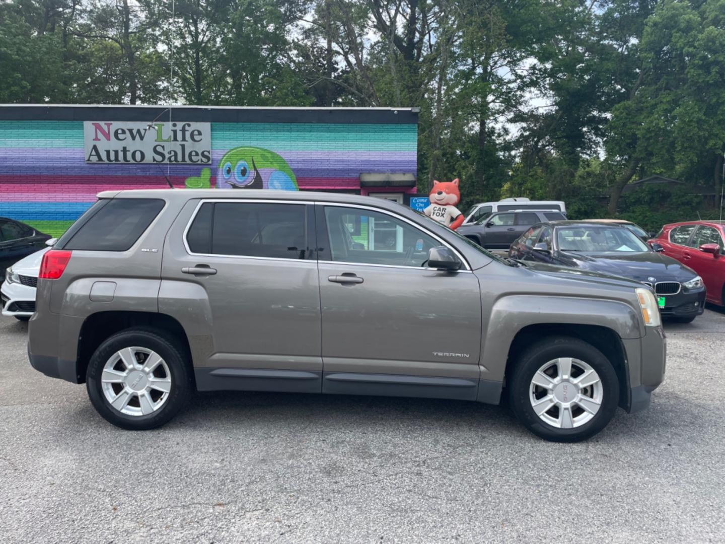 2011 BROWN GMC TERRAIN SLE-1 (2CTALMEC6B6) with an 2.4L engine, Automatic transmission, located at 5103 Dorchester Rd., Charleston, SC, 29418-5607, (843) 767-1122, 36.245171, -115.228050 - Comfortable Interior with CD/AUX/USB, OnStart Hands-free Phone, Power Windows, Power Locks, Power Mirrors, Spacious Cargo, Keyless Entry, Alloy Wheels. Local Trade-in!! 129k miles Located at New Life Auto Sales! 2023 WINNER for Post & Courier's Charleston's Choice Pre-owned Car Dealer AND 2018-2024 - Photo#7